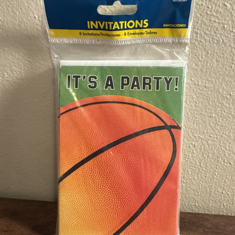 New‎ basketball " it's A Party" 8 invitations and 8 envelopes